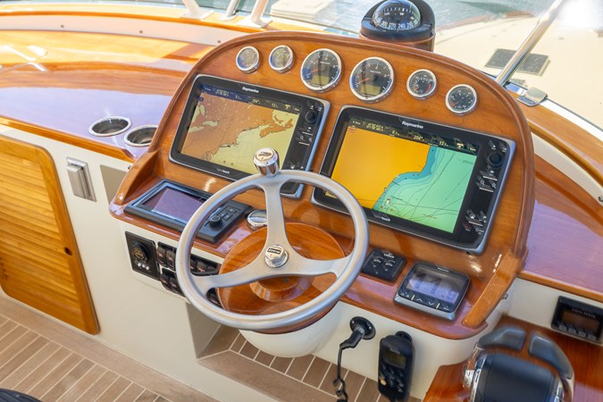 2014 Hinckley Talaria 48 BAREFOOT