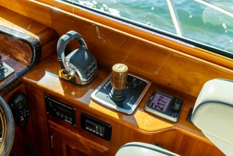 BAREFOOT 49 2014 Hinckley Talaria 48 BAREFOOT
