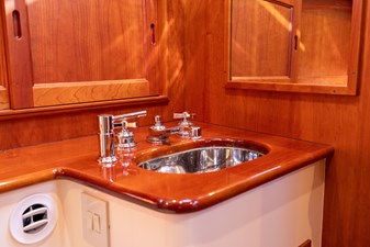 BAREFOOT 65 2014 Hinckley Talaria 48 BAREFOOT