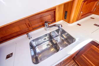 BAREFOOT 55 2014 Hinckley Talaria 48 BAREFOOT