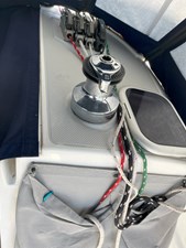 HAKUNA MATATA 37 Cabintop winch and clutches starboard