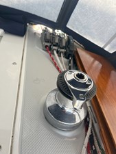 HAKUNA MATATA 38 Starboard cabintop winch and clutches