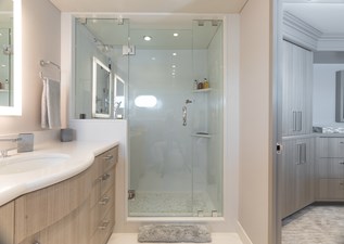NO BAD IDEAS 41 Aft Port King Ensuite