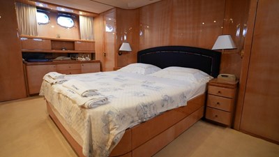 TWINS PC 6 Master Cabin3
