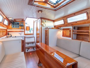 BOADICEA 25 Salon Looking Aft