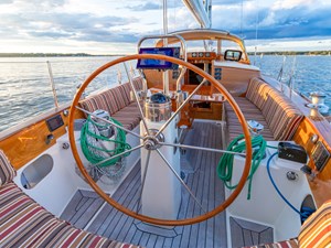 BOADICEA 11 Helm andTeak Wheel