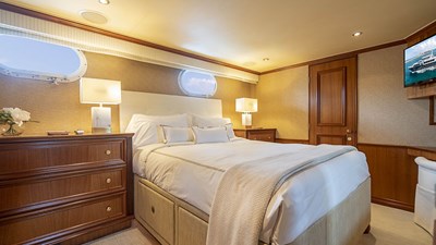 TRUE NORTH 15 Queen Guest Stateroom, Stbd