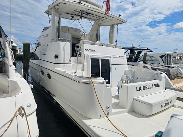CARVER 444 MOTOR YACHT