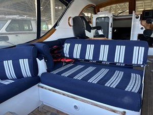 PROSCECCO 5 Forward Seating