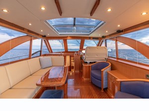 Pilothouse Salon Fwd
