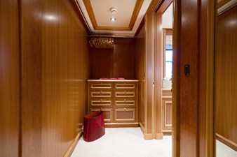 EMOTION 2 14 Walk-in Closet