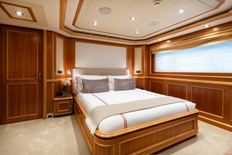 EMOTION 2 22 Port Aft Queen Guest Suite