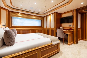 EMOTION 2 23 Port Aft Queen Guest Suite