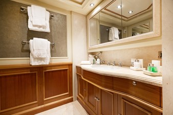 EMOTION 2 24 Port Aft Guest Ensuite
