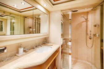 EMOTION 2 29 Starboard Aft Guest Ensuite