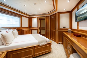 EMOTION 2 31 Starboard Forward Guest Suite