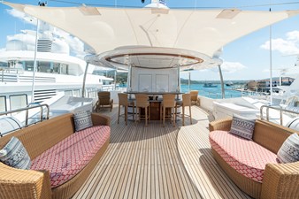 EMOTION 2 48 Sundeck Bar with Day Head in Mast