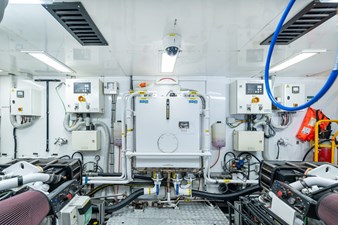 EMOTION 2 75 Engine Room