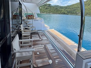 EMOTION 2 66 Beach Club Area with Fold-down Transom