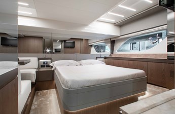 FERRETTI 550 16 