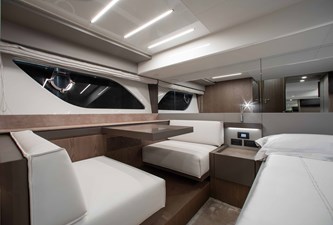 FERRETTI 550 18 