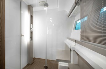 FERRETTI 550 19 