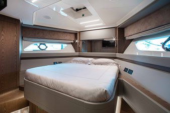 FERRETTI 550 21 