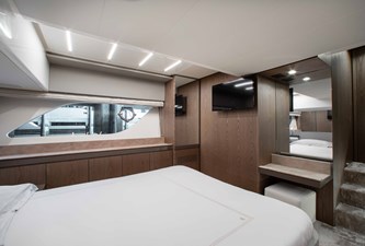 FERRETTI 550 22 