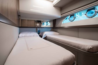 FERRETTI 550 25 