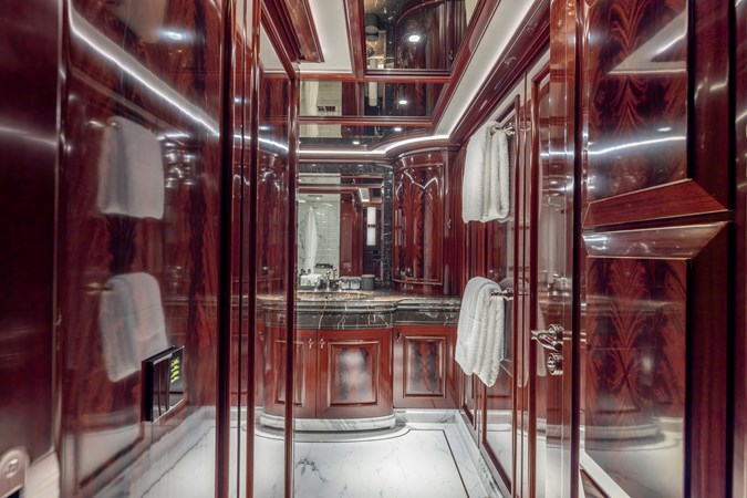 VIP Port Side en suite  