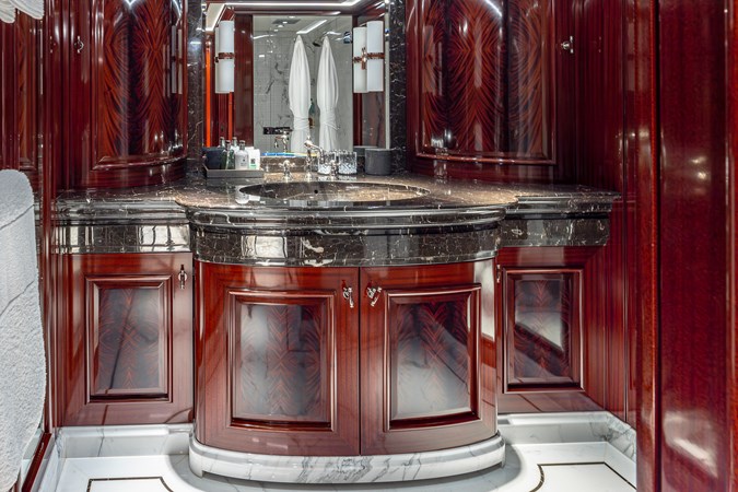 VIP Starboard en suite 