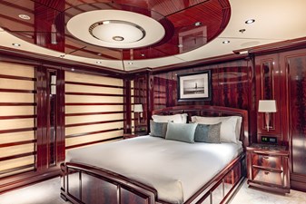 ROCK.IT 32 VIP Stateroom Port Aft (King Bed) 