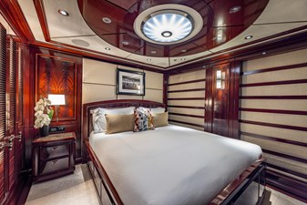 ROCK.IT 42 Guest Stateroom Starboard Forward (Queen Bed) 