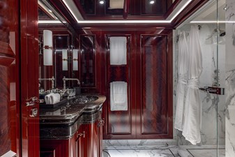 ROCK.IT 47 Twin Cabin Port Forward en suite