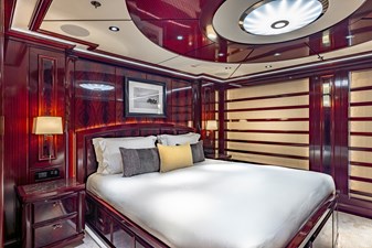 ROCK.IT 36 VIP Stateroom Starboard Aft (King Bed) 