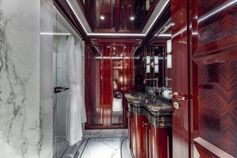 ROCK.IT 44 European King Starboard Forward en suite 