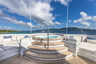 ROCK.IT 64 Sun Deck Jacuzzi