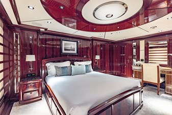 ROCK.IT 33 VIP Stateroom Port Aft (King Bed) 