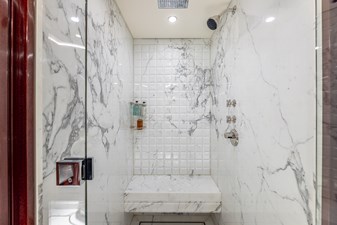 ROCK.IT 39 VIP Shower