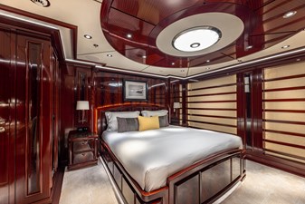 ROCK.IT 37 VIP Stateroom Starboard Aft (King Bed) 