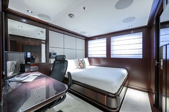 ROCK.IT 49 6th Stateroom/Captain Cabin