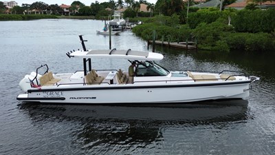 TT/GRACE 0 37' Axopar 2021, TT GRACE - Profile