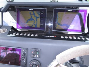 TT/GRACE 10 Twin Simrad helm screens