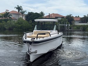 TT/GRACE 35 Bow quarter