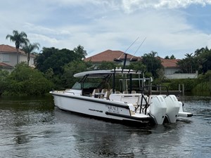 TT/GRACE 37 Stern quarter