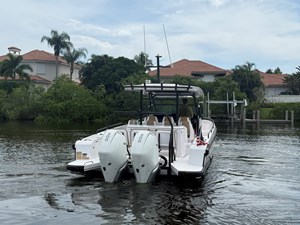 TT/GRACE 38 Stern quarter