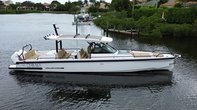 TT/GRACE 40 Starboard side