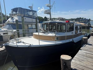 LADY ZARA 4 Port Bow