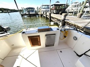 LADY ZARA 23 Aft Amenities