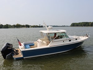 BONHEUR 1 Starboard Beam with Twin L-Settees 